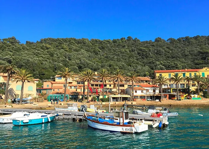 Vue Sur Et Iles Du Levant * Le Lavandou
