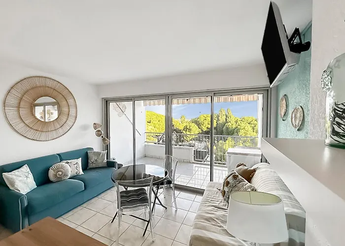 Vue Sur Et Iles Du Levant *